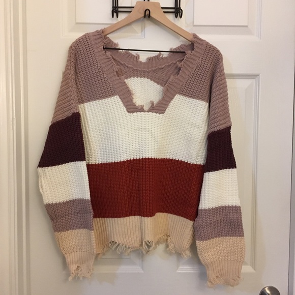 🛍 Distressed Colorblock Sweater - Picture 3 of 7